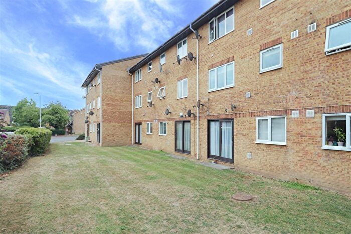 1 Bedroom Flat For Sale In Newcombe Rise, Yiewsley, West Drayton, UB7