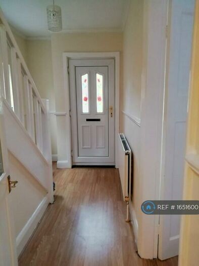 3 Bedroom Semi-Detached House To Rent In Bembridge Road, Leicester, LE3