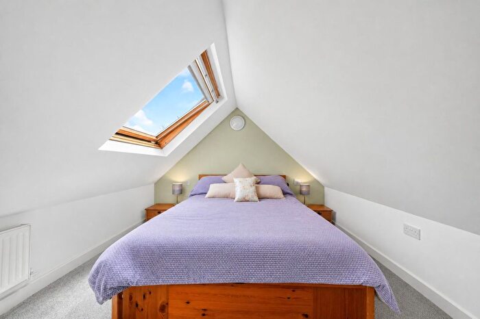 2 Bedroom Flat For Sale In Gordon Road, Ealing, W5