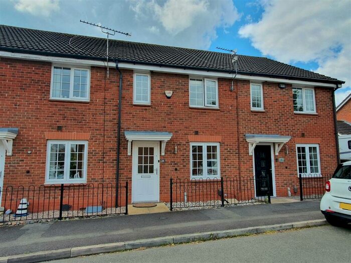 3 Bedroom Town House For Sale In Abbey Close, Shepshed, Leicestershire, LE12