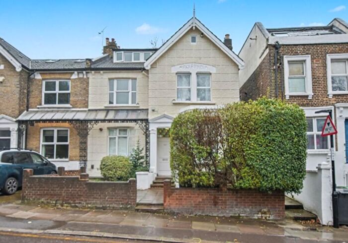 2 Bedroom Flat For Sale In Lewisham Road, London, SE13