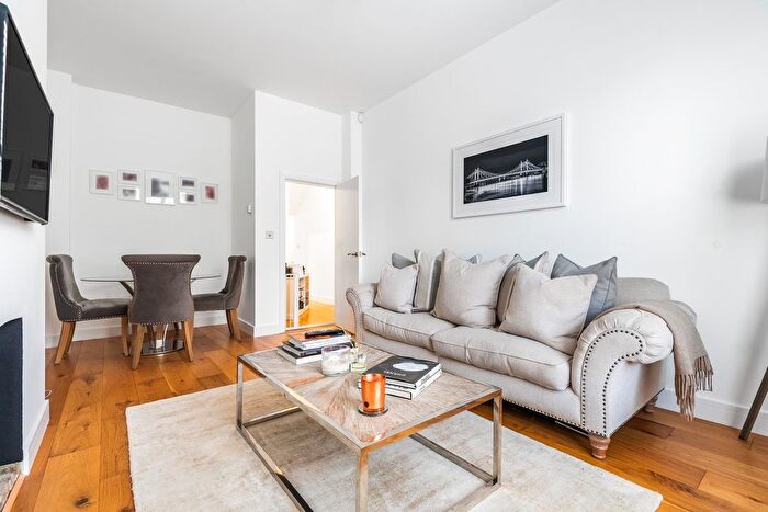 1 Bedroom Flat To Rent In Battersea Bridge Road, Battersea, London, SW11