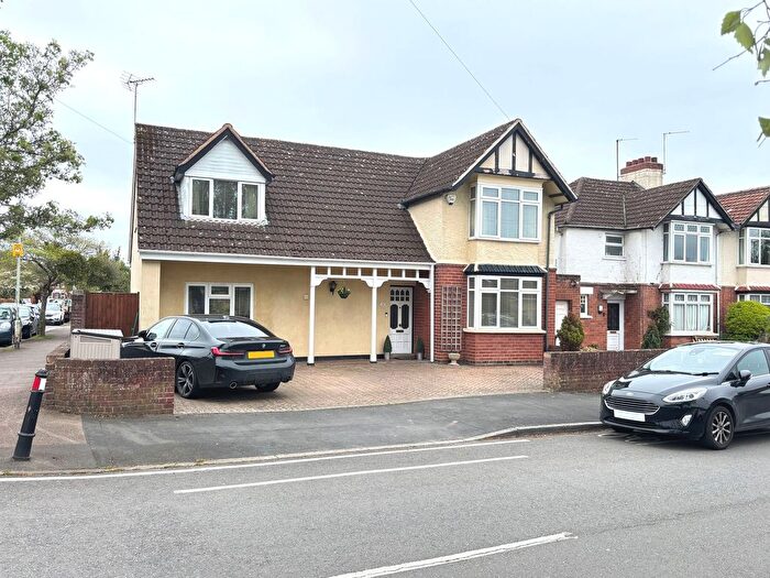 4 Bedroom Detached House For Sale In Kenilworth Avenue, Gloucester, GL2