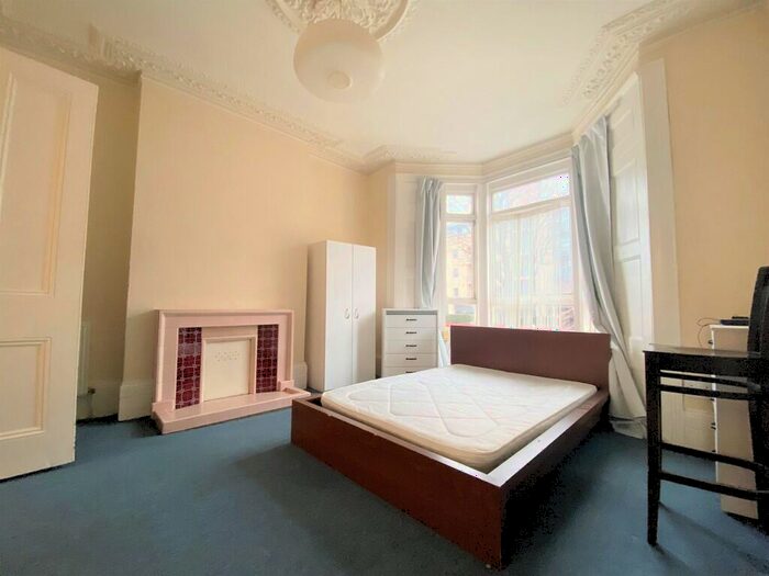 Studio To Rent In Drayton Park, Highbury East, London, N5