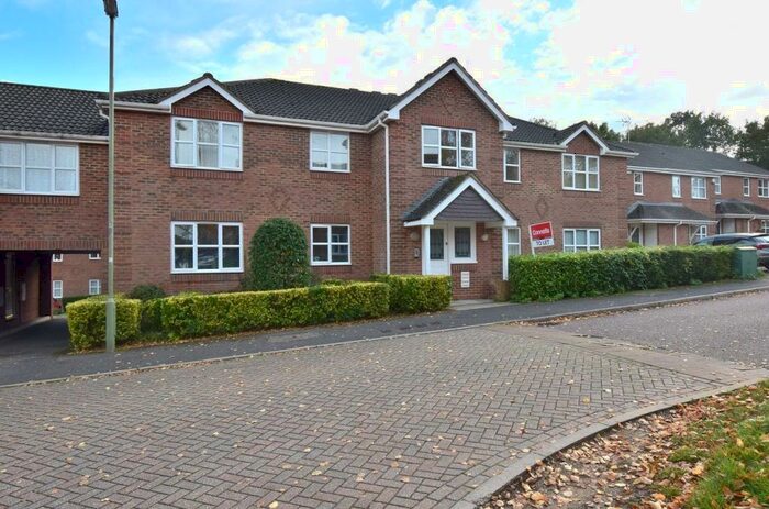 2 Bedroom Apartment To Rent In Lime Gardens, Rosebanks, Basingstoke, Hampshire, RG21