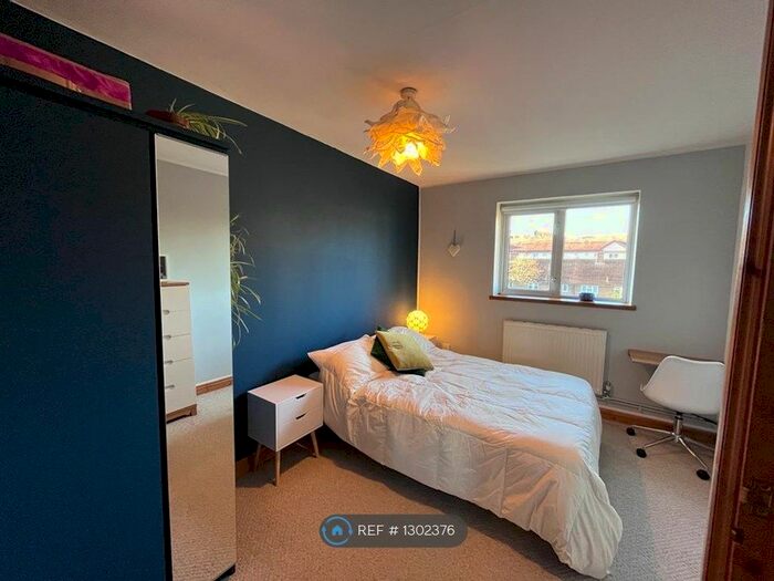 2 Bedroom Flat To Rent In Waddington Road, London, E15