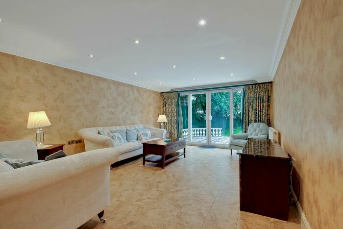 4 Bedroom Semi-Detached House To Rent In Noel Road, London, W3