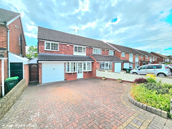 3 Bedroom Semi Detached House For Sale In Stanton Road, Birmingham, B43