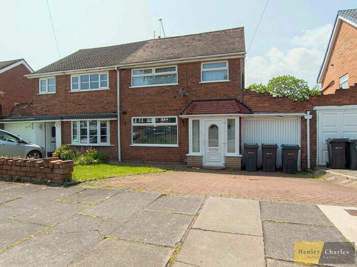 3 Bedroom Semi-Detached House To Rent In Yateley Crescent, Great Barr, Birmingham, B42