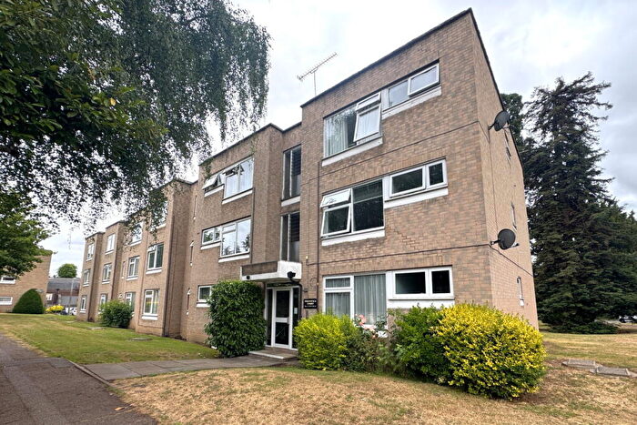 2 Bedroom Apartment For Sale In Rawdon Drive, Hoddesdon, EN11
