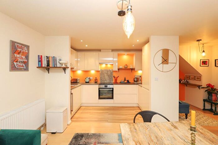 2 Bedroom Duplex To Rent In The Foundry, Camlough Walk, Chesterfield, S41