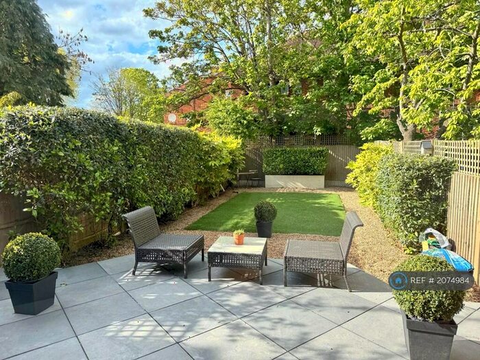 2 Bedroom Flat To Rent In Fallow Court Avenue, North Finchley, London, N12