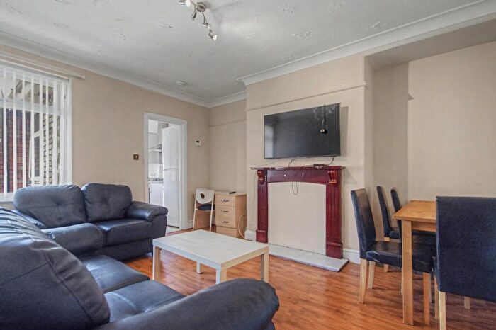 3 Bedroom Apartment To Rent In Brandon Grove, Newcastle Upon Tyne, Tyne And Wear, NE2