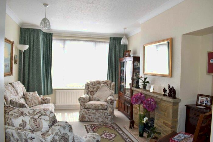 3 Bedroom Semi-Detached House To Rent In Meadow Gardens, Staines TW18