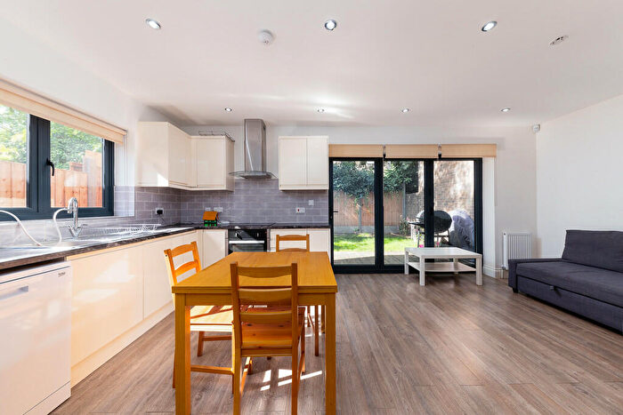 2 Bedroom Terraced House To Rent In Stroud Green Road, N4