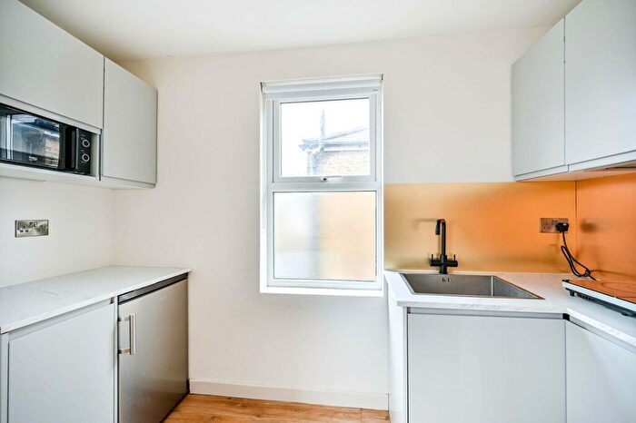 Studio To Rent In Hawks Road, Kingston, Kingston Upon Thames, KT1