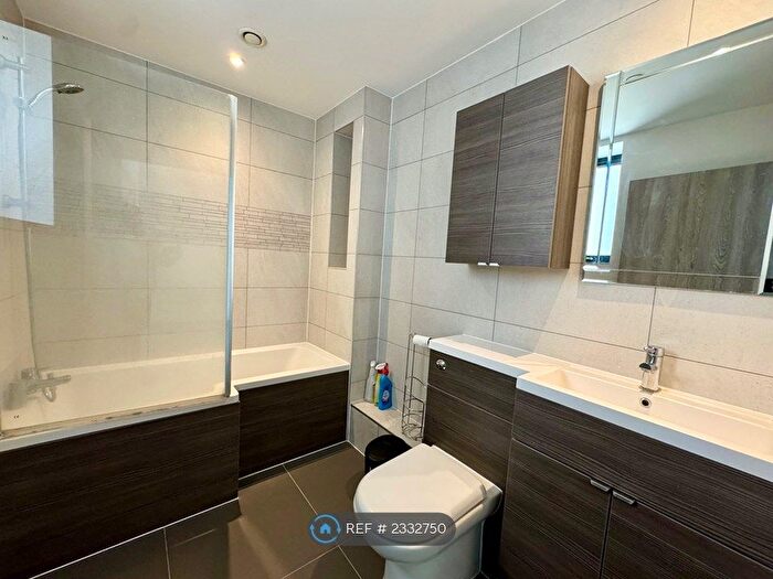 1 Bedroom Flat To Rent In Satchwell Road, London, E2
