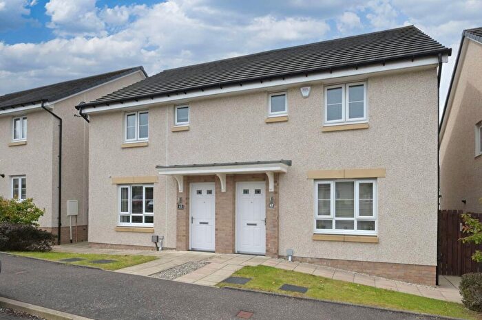 3 Bedroom Semi-Detached House For Sale In South Larch Road, Duloch, Dunfermline, KY11