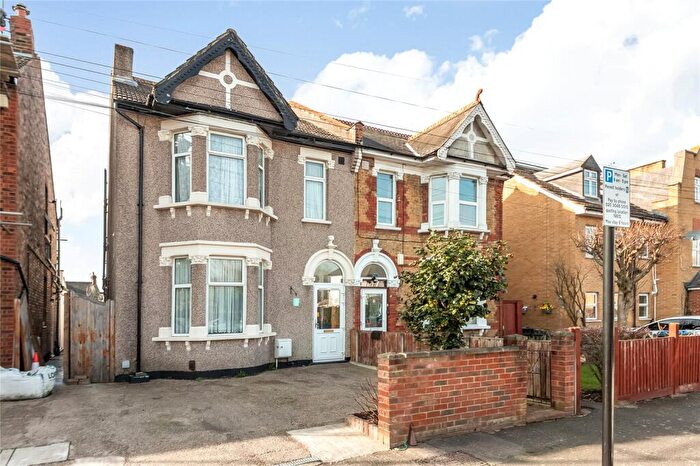 5 Bedroom Semi Detached House For Sale In Dunheved Road West, Thornton Heath, CR7