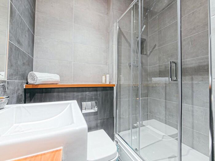 1 Bedroom Apartment To Rent In Apt, Eagle House #, M3