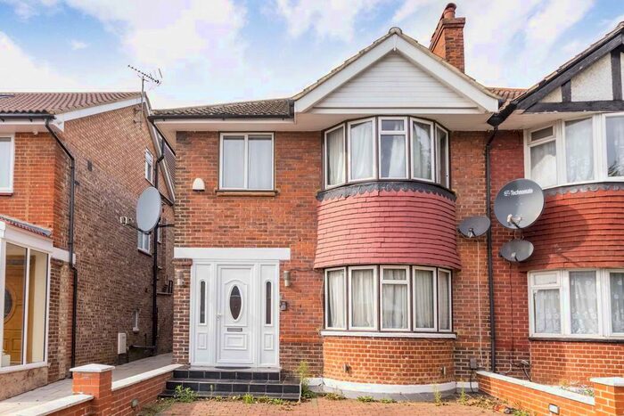 4 Bedroom Property To Rent In Vyner Road, London, W3