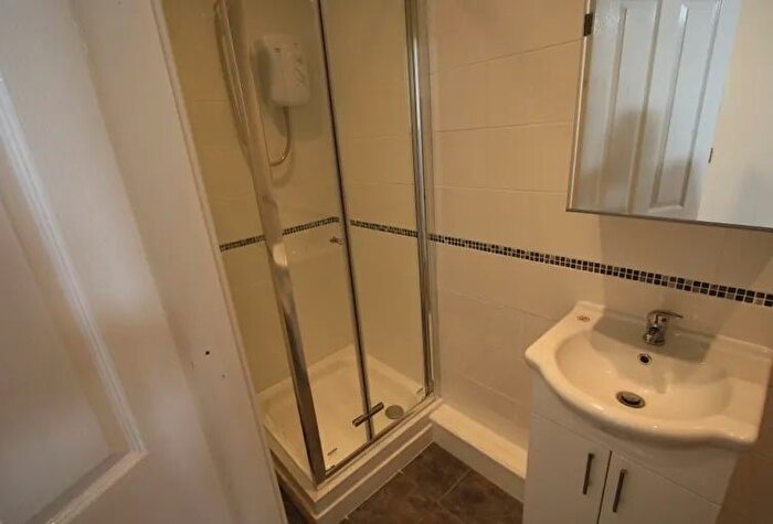 Studio To Rent In Walworth Road, London, SE17