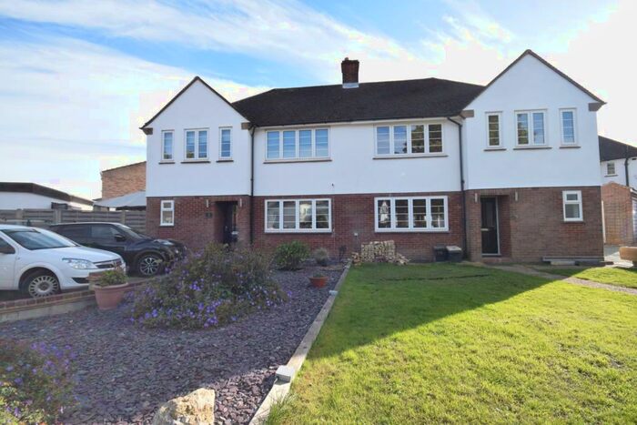 3 Bedroom Semi-Detached House To Rent In Dane Close Orpington, BR6