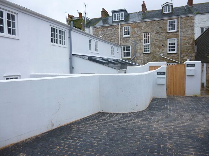 2 Bedroom Mews To Rent In Clarence Street, Penzance, TR18