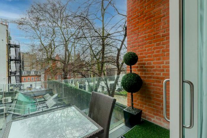 2 Bedroom Flat To Rent In Green Street, Mayfair, London, W1K