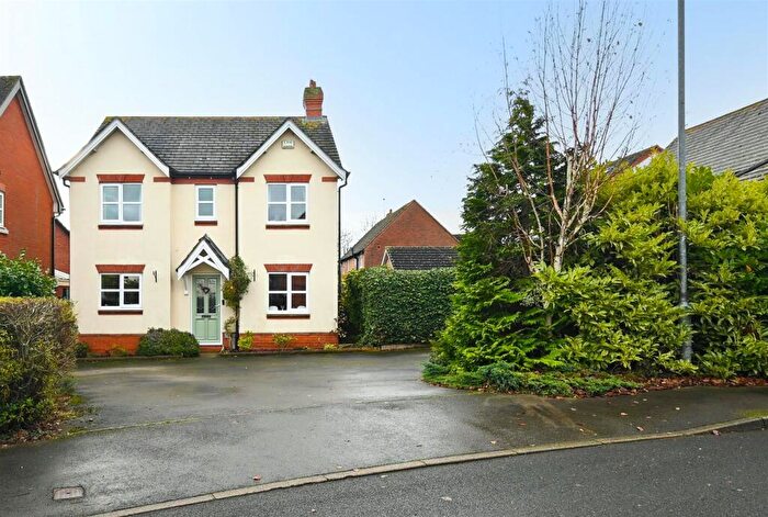 4 Bedroom Detached House For Sale In Alexandra Drive, Yoxall, DE13