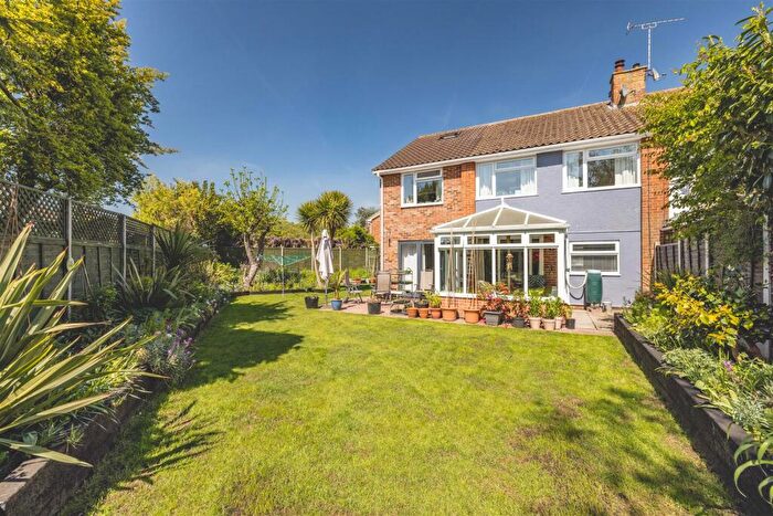 5 Bedroom House For Sale In Hanley Close, Windsor, SL4