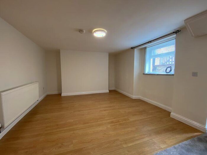 1 Bedroom Flat To Rent In York Place, Newport, NP20