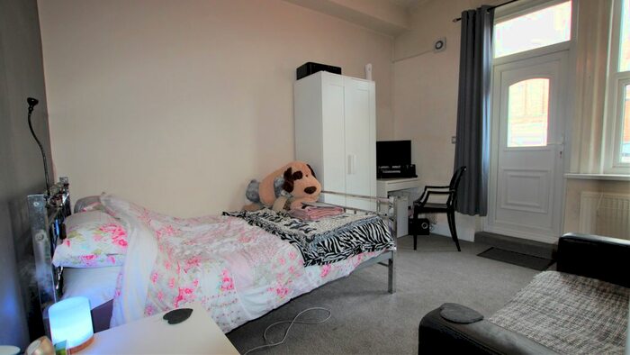 Studio To Rent In Heaton Park Road, Heaton, Newcastle Upon Tyne, NE6