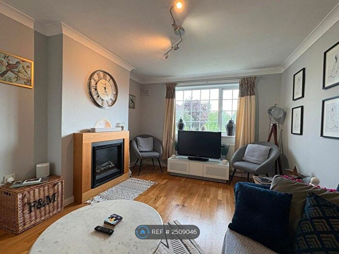 2 Bedroom Maisonette To Rent In Fenimore Court, Radcliffe-On-Trent, Nottingham, NG12