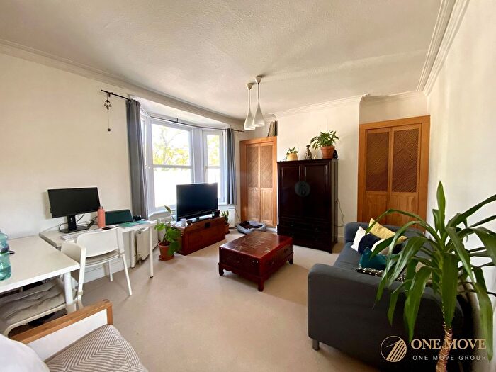 1 Bedroom Flat To Rent In Cobbold Road, London, W12