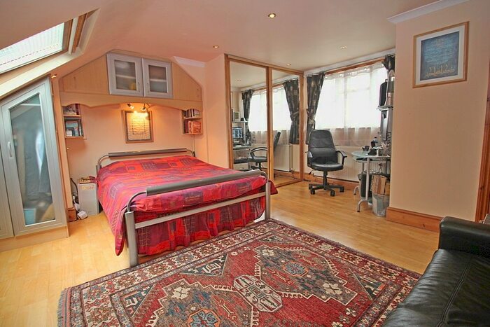 4 Bedroom Semi-Detached House To Rent In Humes Avenue, London, W7