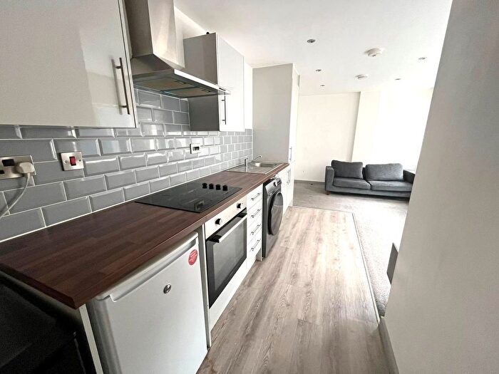 1 Bedroom Flat To Rent In South Street, Hull, HU1