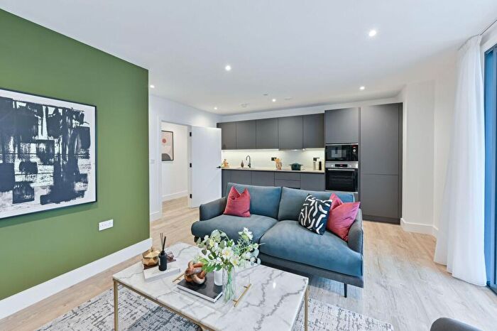 2 Bedroom Flat For Sale In London Square Croydon, Croydon, CR0