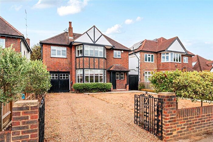 4 Bedroom Detached House For Sale In Speer Road, Thames Ditton, KT7