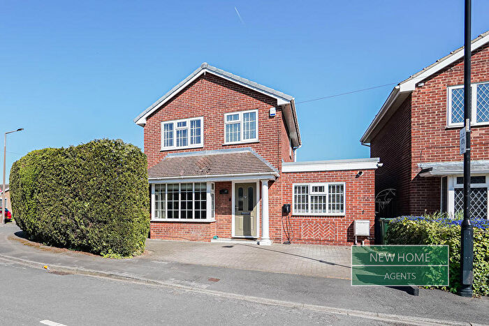 3 Bedroom Detached House For Sale In Bond Street, New Rossington, Doncaster, DN11