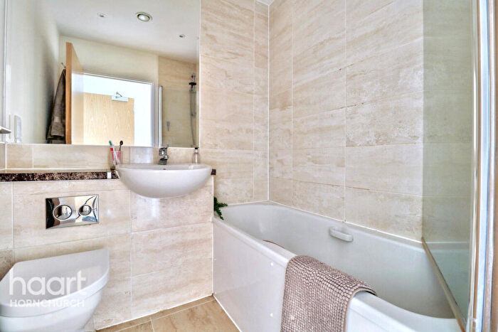 2 Bedroom Apartment For Sale In Stafford Avenue, Hornchurch, RM11