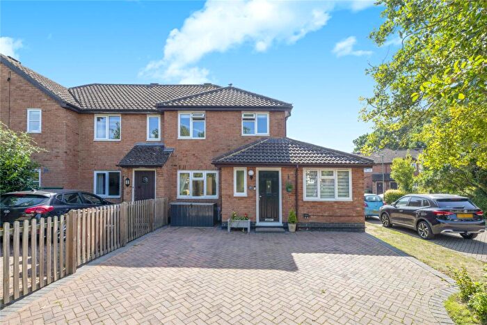 3 Bedroom End Of Terrace House For Sale In Devoil Close, Burpham, Guildford, Surrey, GU4
