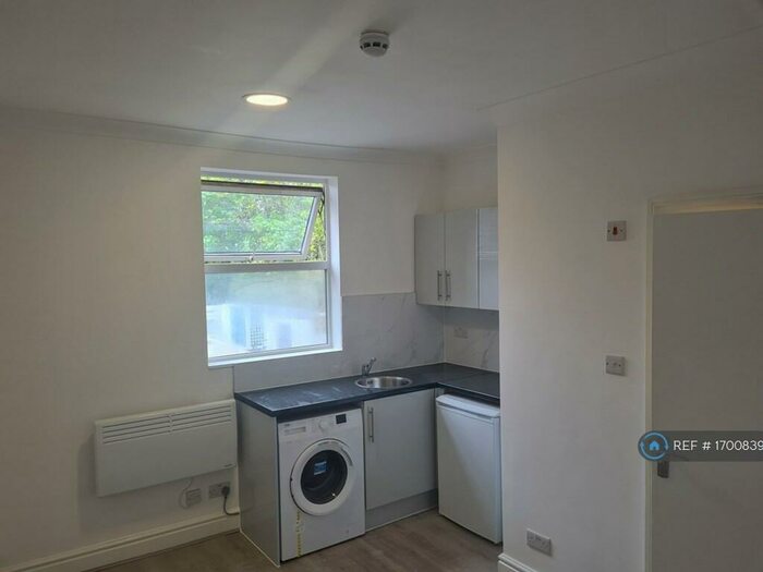 Studio To Rent In Lordship Lane, London, N17
