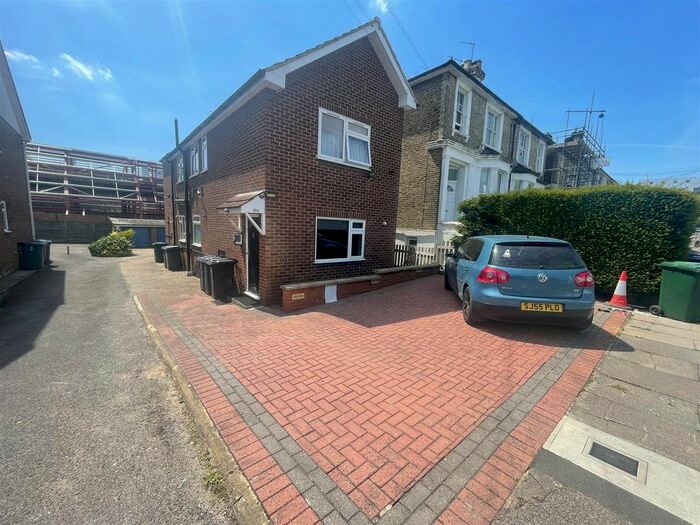 2 Bedroom Flat To Rent In Lichfield Grove, Finchley Central, N3