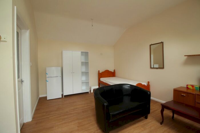 1 Bedroom Studio To Rent In Lowbrook Drive, Maidenhead, SL6