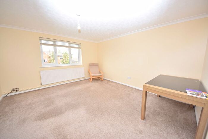 1 Bedroom Flat To Rent In Express Drive, Goodmayes, IG3
