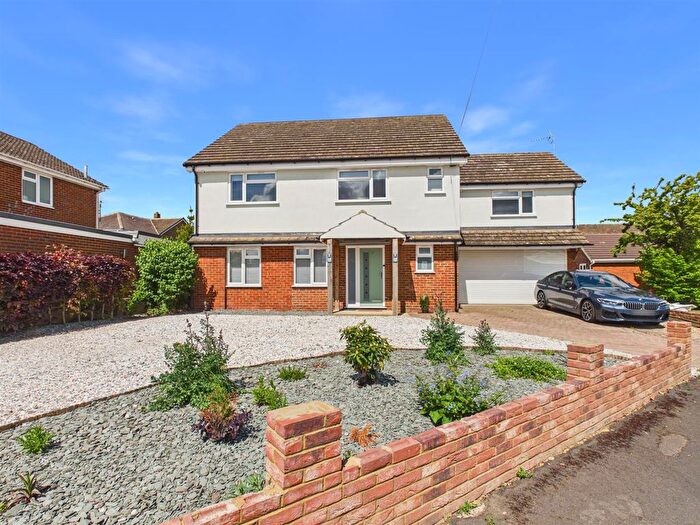 4 Bedroom Detached House For Sale In Langdon Avenue, Bedgrove, Aylesbury, HP21