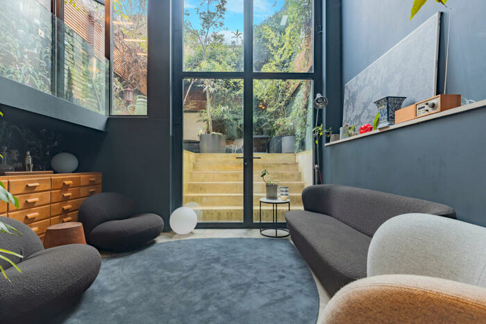 3 Bedroom Terraced House To Rent In Islington Park Street, Islington, N1