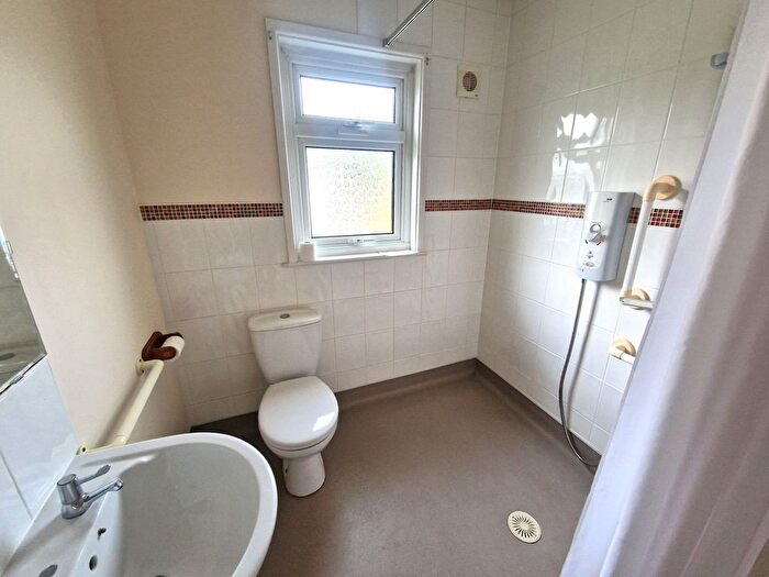 2 Bedroom Bungalow To Rent In Park Close, Holsworthy, EX22