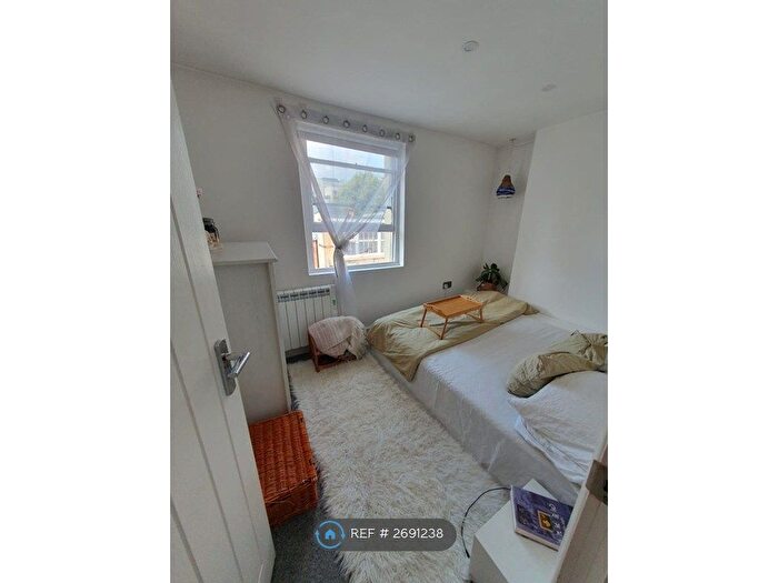 2 Bedroom Maisonette To Rent In London Road, Brighton, BN1